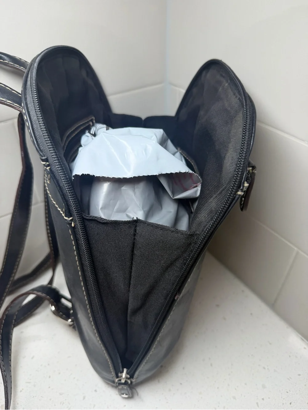 St John’s Bay Vintage Black Genuine Leather Backpack Purse Y2K 90s minimalist